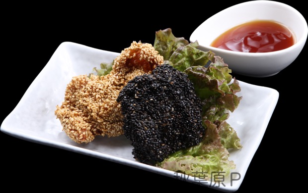 しろくろからあげ／650円(税込)